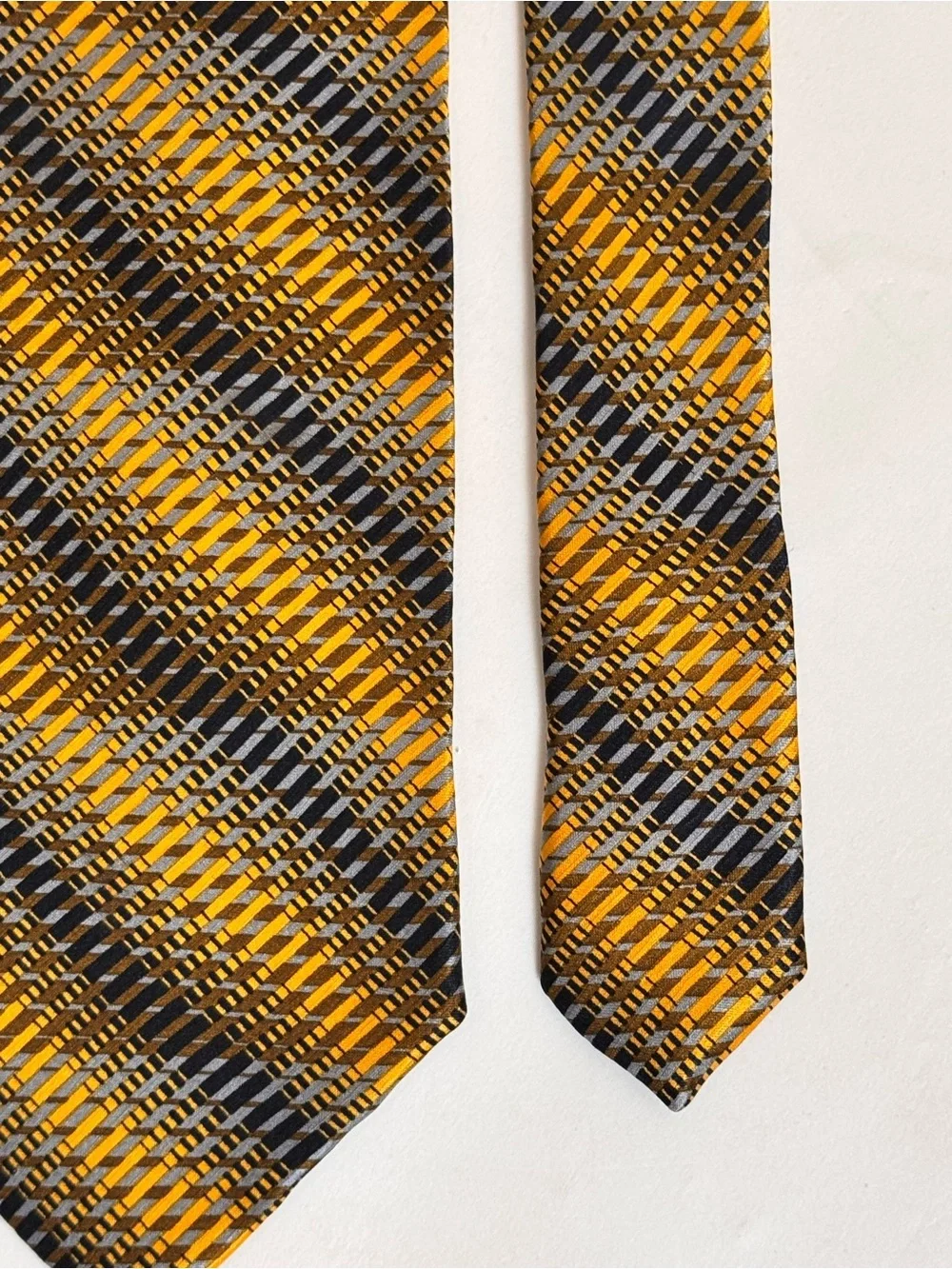 JHANE BARNES Mens 100% Silk Necktie JAPAN Designer Geometric Gold/Brown/Blue EUC